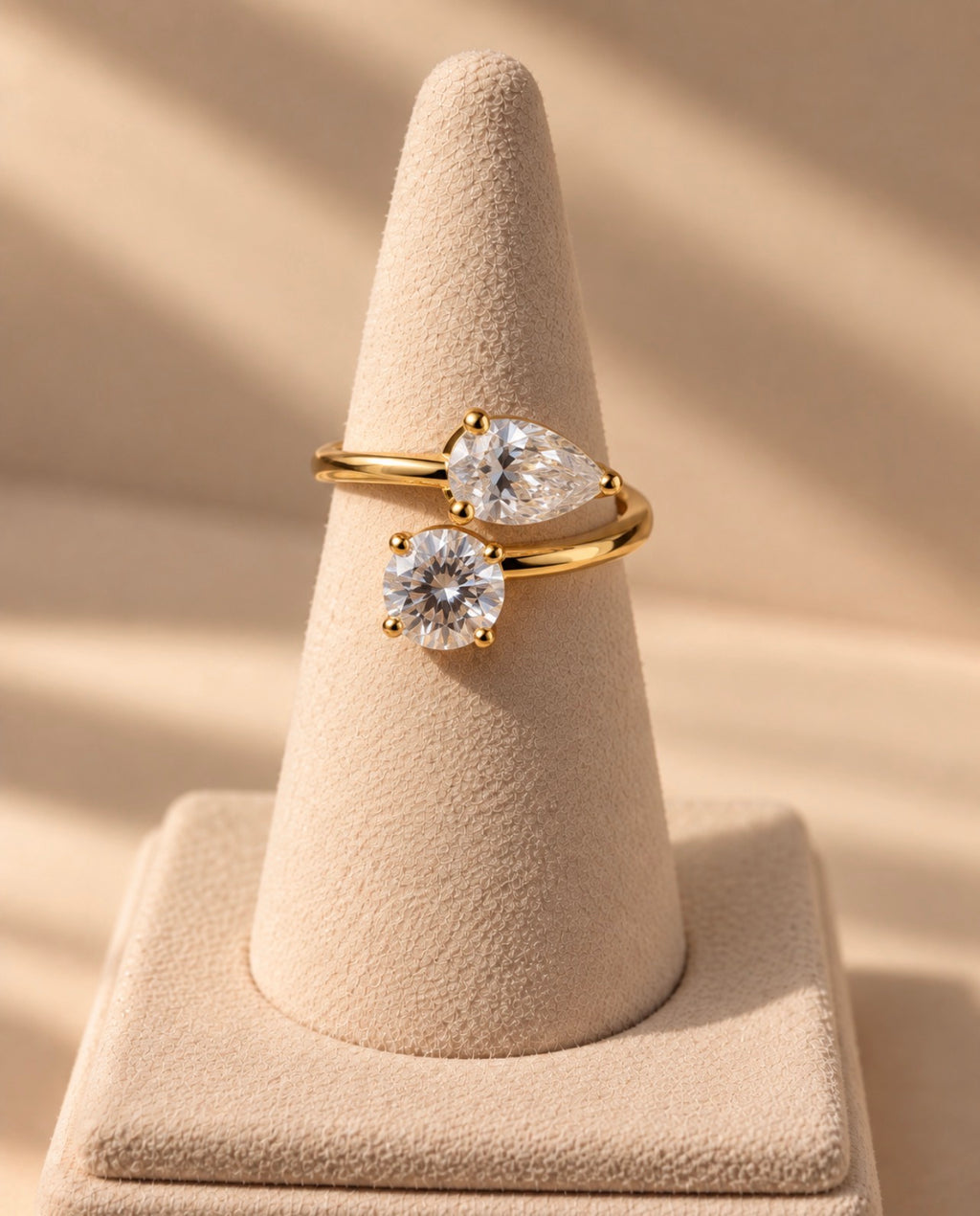 feminine luxe raffinée élégance élégante cristal plaqué or 14carat féminin femme bague originale anti inoxydable résistant à l'eau indémodable portée honnête pas cher 