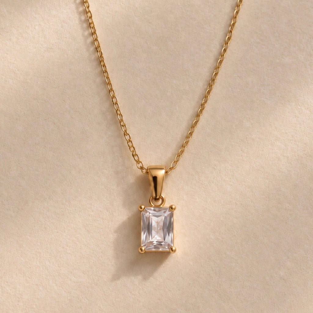 COLLIER ANTI inoxydable doré brillante cristal plaqué or 14 carat brillance chaine pendentif élégance chic paris parisienne française made in France bijoux joaillerie parisienne
