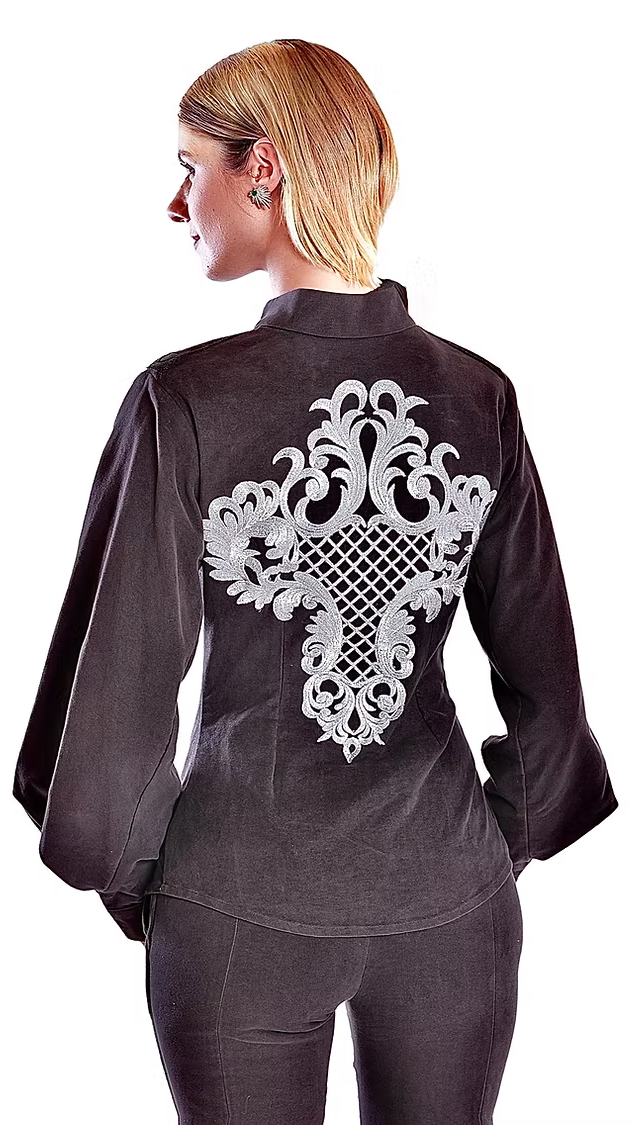 La chemise Thémis grise souris est une pièce moderne et sophistiquée, brodée à la main.

Col officier.

Épaules structurées avec rembourrage et signées au nom de la maison.