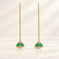 La collection Anat de la maison Hind Kroussa Paris, célèbre la femme audacieuse et combattante.

Les boucles d’oreilles Spirit en argent 925 millièmes dorés à l’or 24 carats est sertie de micro-pavé de zircons blancs et de quatre fines pierres d’émeraude nano-russe.
Nous fabriquons des articles plus performants et plus durables. Nos produits résolvent de vrais problèmes avec un design épuré et des matériaux honnêtes.