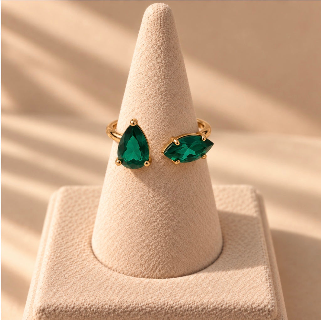 France française parisienne, Mode Jorie, bijoux, bague émeraude, pierre, précieuse laiton, 14 carats doré. Or, vert, fabriquer à Paris, modèle unique, artisanale, artisanale, bijoux Joaillerie  
