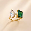 Bague dorée ouverte aux pierres verte et transparente