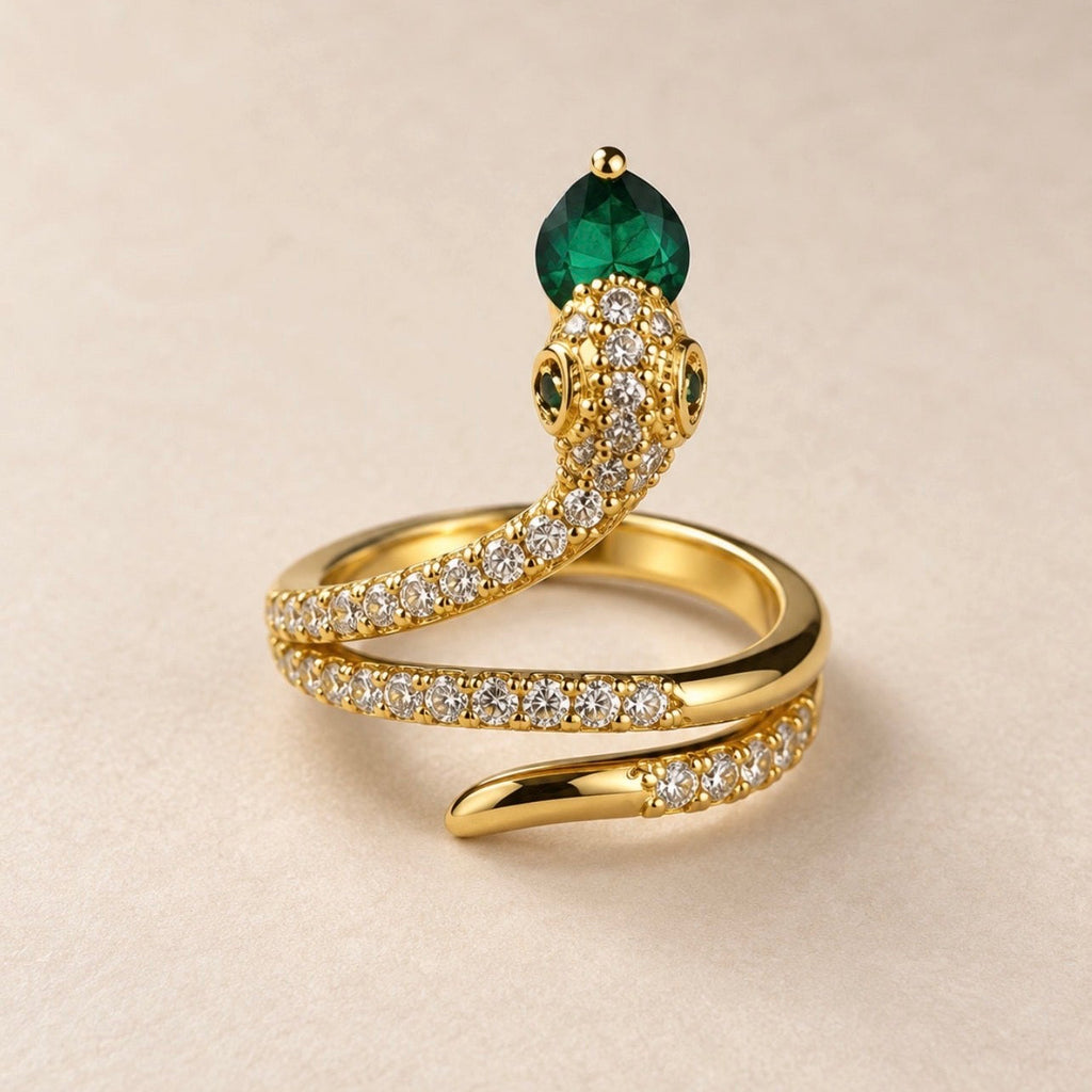 Bague serpent dorée sertie avec pierre verte