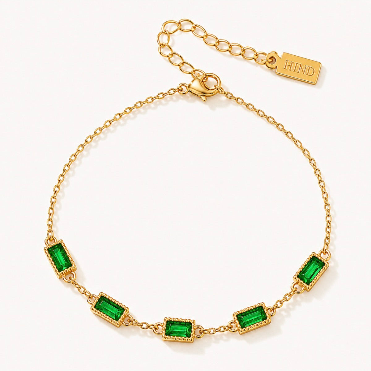 Bracelet doré fin aux pierres vertes rectangulaires