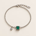 Bracelet Mérytamon en argent 925 avec nano émeraude carrée, pampille ronde et médaillon HIND.