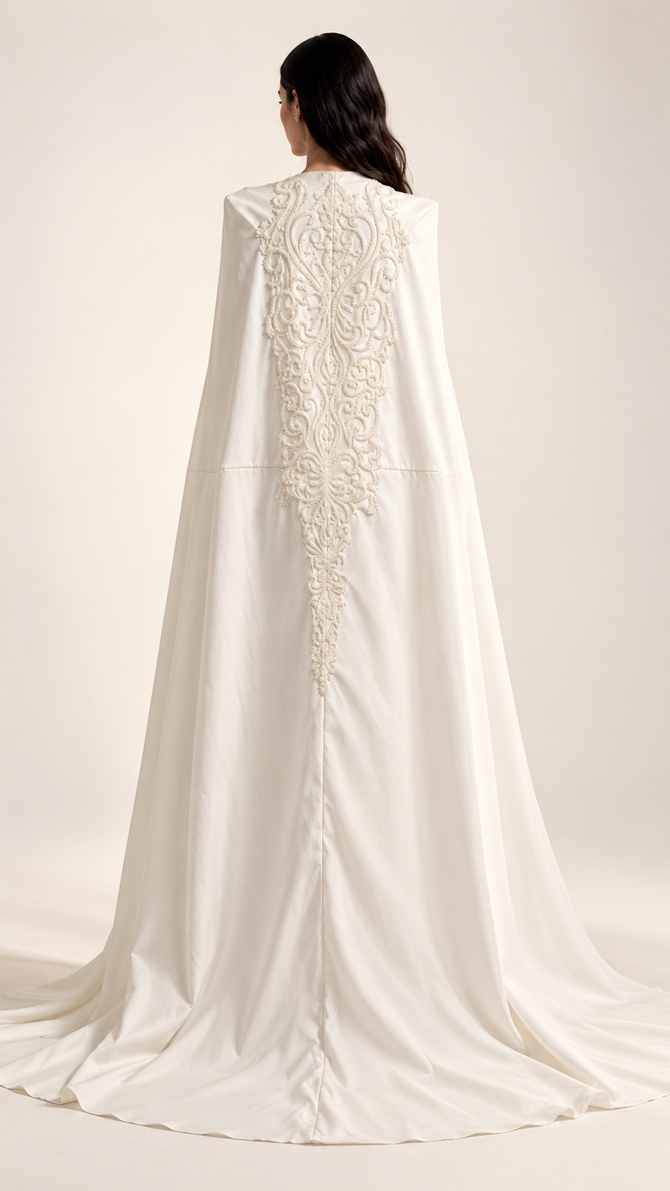 Robe Lampétie et cape Circé, blanche — Vue de dos
