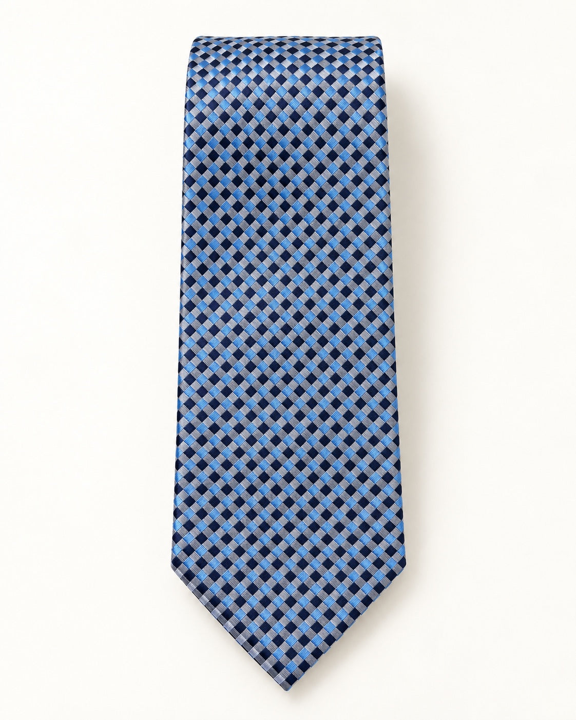 Cravate Marivaux à plat : petits carreaux en diagonale bleu ciel, bleu marine et gris perle.
