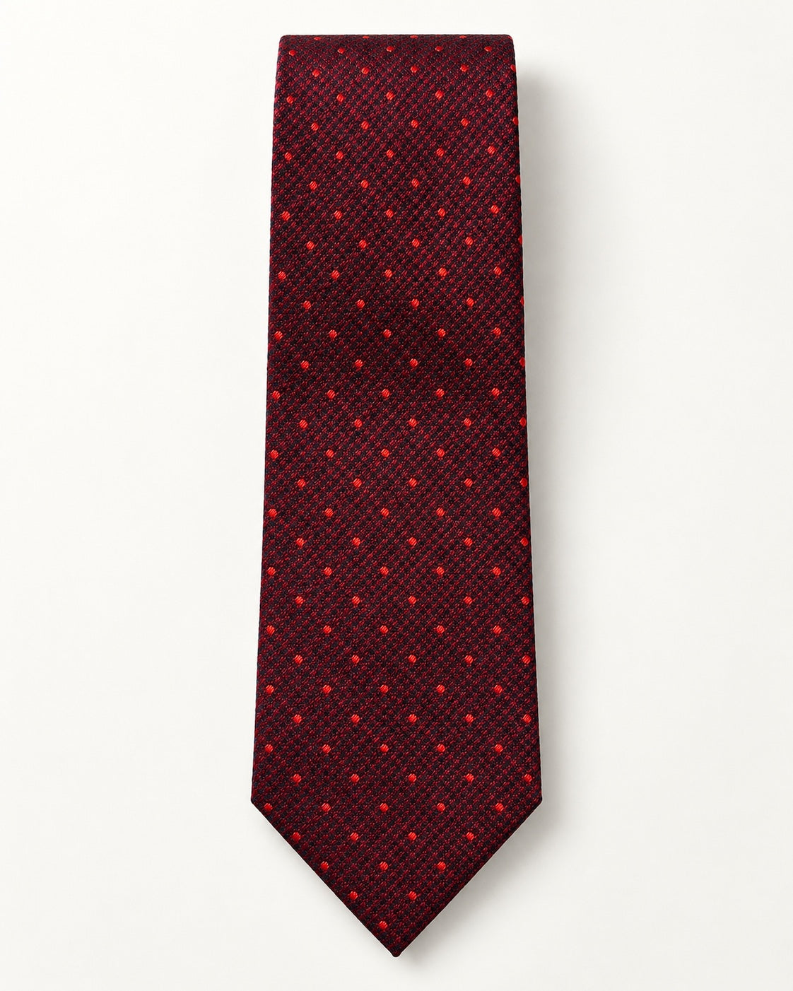 Cravate Richelieu à plat : fond rouge grenat et noir à micro-motifs géométriques et pois rouge vif.
