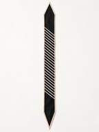 Foulard Rue Montorgueil, vue entièrement ouverte, format 145 × 15 cm — visuel reconstitué