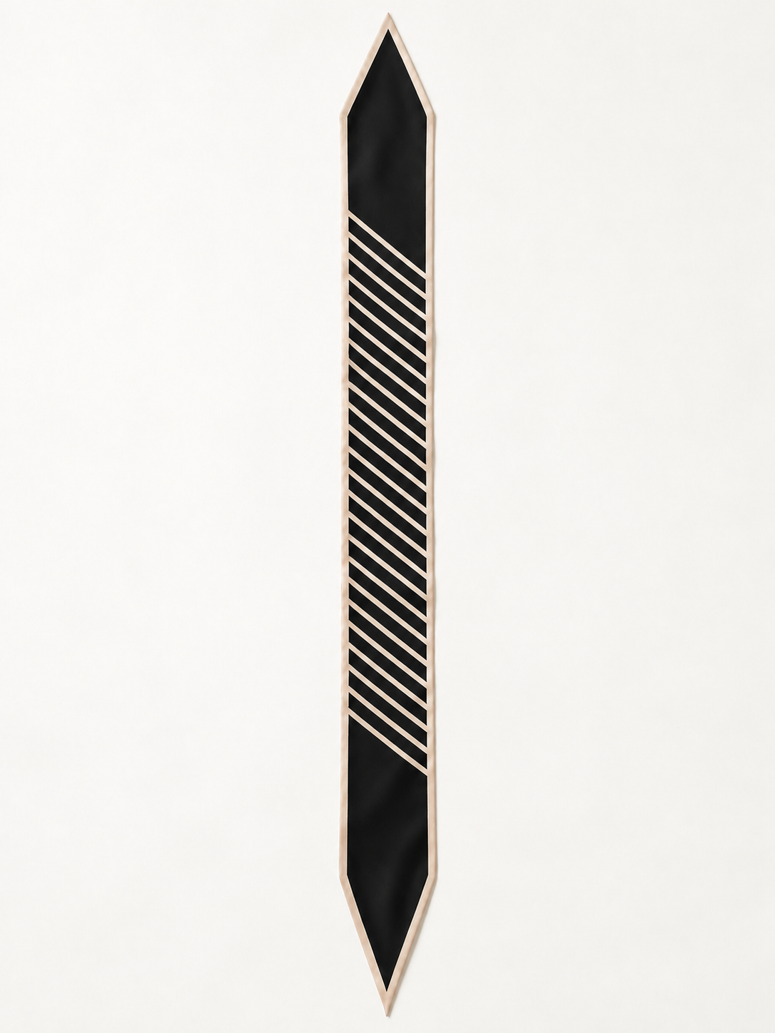 Foulard Rue Montorgueil, vue entièrement ouverte, format 145 × 15 cm — visuel reconstitué
