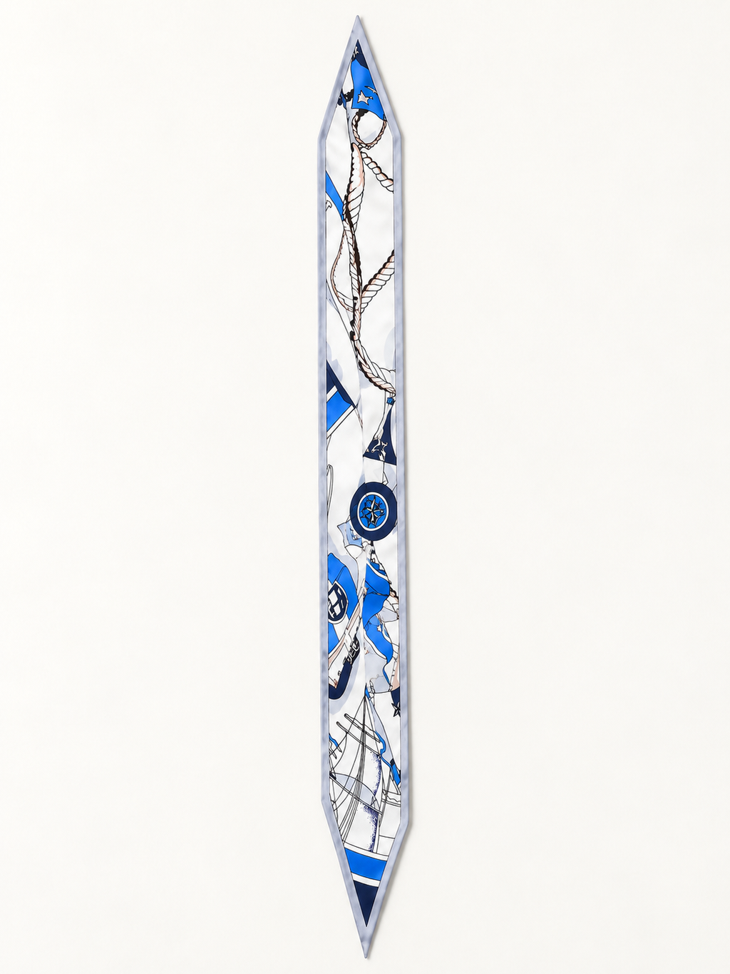 Foulard Rue de Seine, vue entièrement ouverte, format 145 × 15 cm — visuel reconstitué