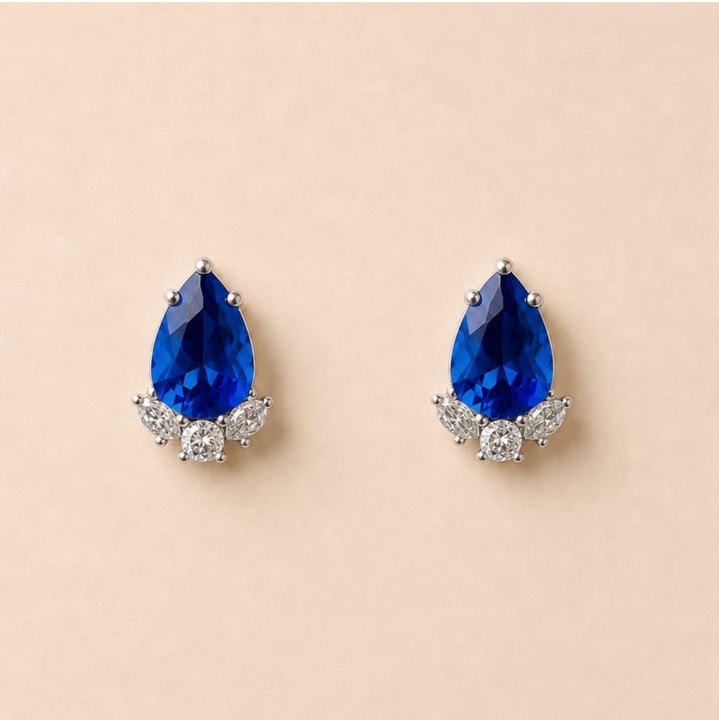 Paire de boucles bleues en goutte serties de pierres claires