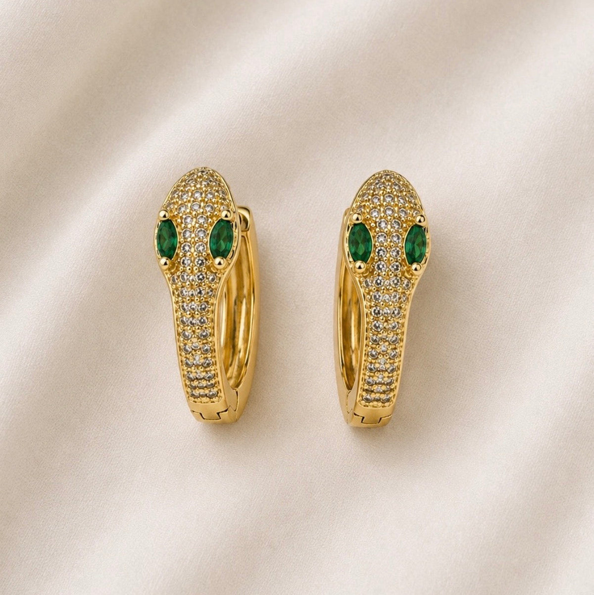 Paire de boucles dorées allongées avec détails verts